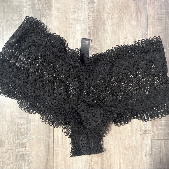 NWOT- VICTORIA’S SECRET SEXY LACE BRALETTE & CHEEKY SHORTS 💕💕 SUPER CUTE!!! - Picture 6 of 9
